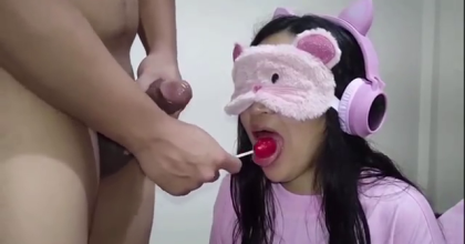 Adeknya polos banget diajarin kakak nyepong kontol